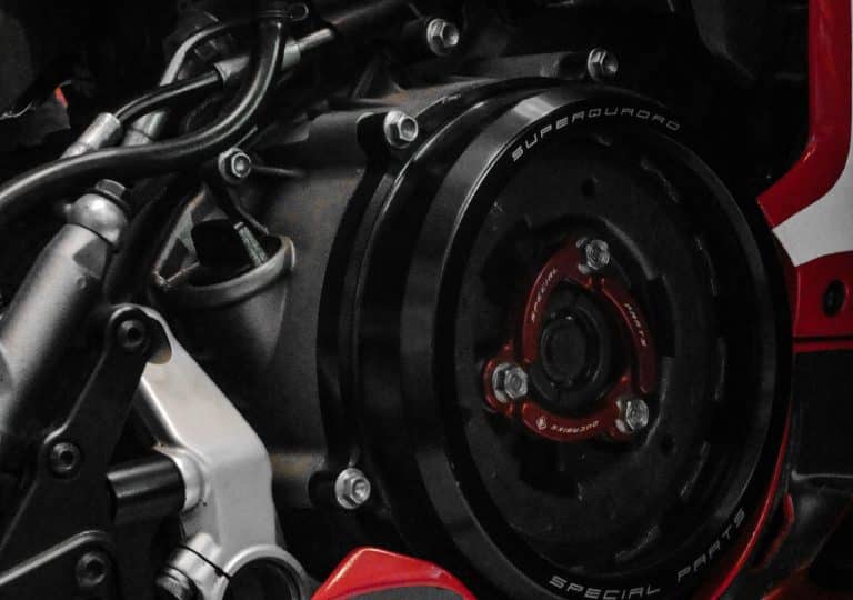 zoom sur lembrayage de votre voiture